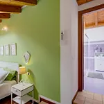 Apartment Snug Nest Como