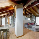 Snug Nest * Como