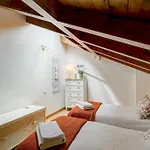 Snug Nest * Como