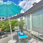 Snug Nest * Como