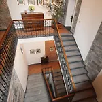 Snug Nest * Como