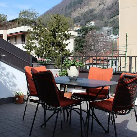 Snug Nest Lejlighed Como